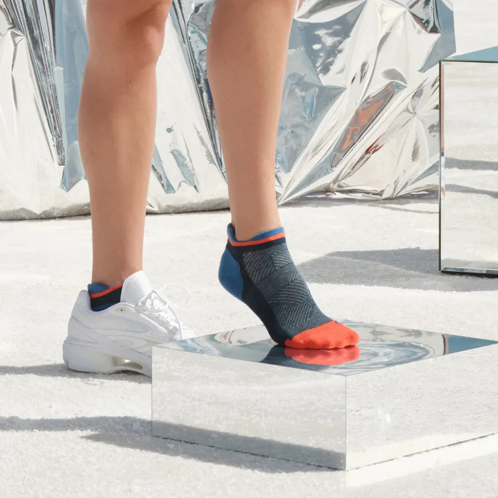 Feetures Elite Max Cushion No Show Tab Socks - Atmospheric Blue