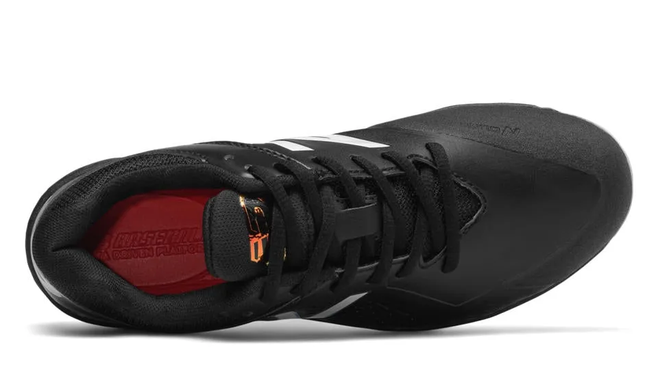 New Balance - Women's Black/White Fastpitch Spikes (SMFUSEK1)